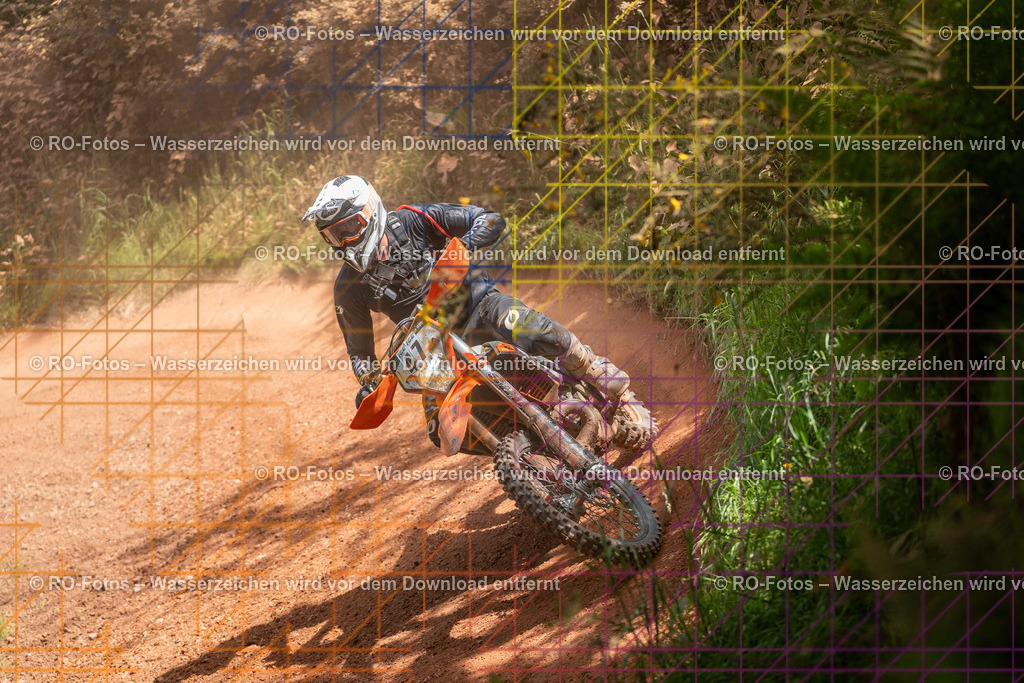 Wolfshausen 5 Lauf -329 | Sportfotografie von RO-Fotos: Motorsport, Motocross, Enduro, Laufveranstaltungen und Triathlon. Professionelle Fotos von Sportlern und Events. - Realisiert mit Pictrs.com