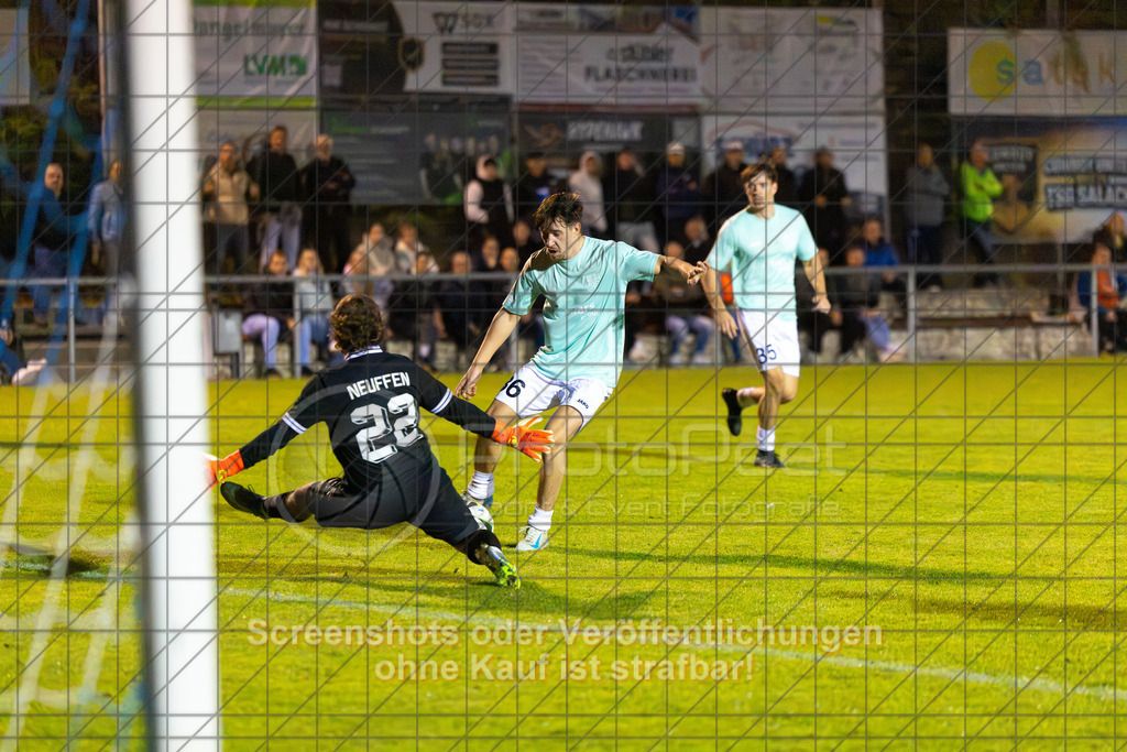 20261015_204352_0220_(c)_by_PhotoPeet | #,TSG Salach (türkis) vs. VfB Neuffen (blau), Fußball, Bezirksliga - Bezirk Neckar/Fils, 08. Spieltag, Saison 2026/2027, Rasensportplatz, Staufenecker Straße, 73084 Salach, 15.10.2026 - 19:30 Uhr,Foto: PhotoPeet / Sport- &amp; Eventfotografie / Peter Harich