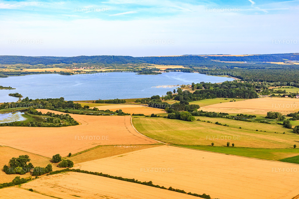 Luftbild: Lac de Madine von Osten in Pannes im Bundesland Meurthe-et-Moselle in Frankreich. – Foto: IMG_083294.jpg vom 12.07.2015 durch Werner Riehm/FLY-FOTO.de – Auflösung des Originals: 5472 x 3648 px