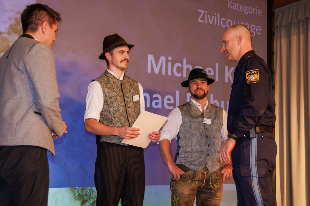 GT2A4136 | ap-design // andreas plenk - Realisiert mit Pictrs.com