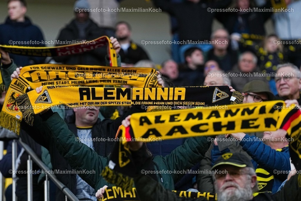 xYDRx17012601099 | 17.01.2026, xydrx, Fußball, 3.Liga, TSV Alemannia Aachen - VfL Osnabrück, Saison 2025 2026, Tivoli: TSV Alemannia Aachen Fans halten Schals hoch        DFB regulations prohibit any use of photographs as image sequences and or quasi-video. Photo: xYannisxDreimannxPressefotoKochx