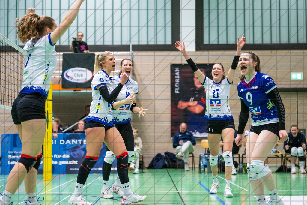 2. VBLF Nord 25/26 | Spiel 4113 | VC Osnabrück vs. SFF Bonn | Jubel bim Volleyballclub Osnabrück e.V. //  21.03.26: 2. VBLF Nord 25/26 | Spiel 4113 | VC Osnabrück vs. SFF Bonn / Osnabrück / Deutschland  //   CREDIT:www.bullenfotos.de, Martin König, Hörner Weg 40, D-49078 Osnabrück, +4917663732967 // Nutzung und Weitergabe nur zu den vereinbarten Zwecken. Presseanfragen an Ersteller. Alle Rechte beim Ersteller. Honorierung nach MFM. - Realisiert mit Pictrs.com