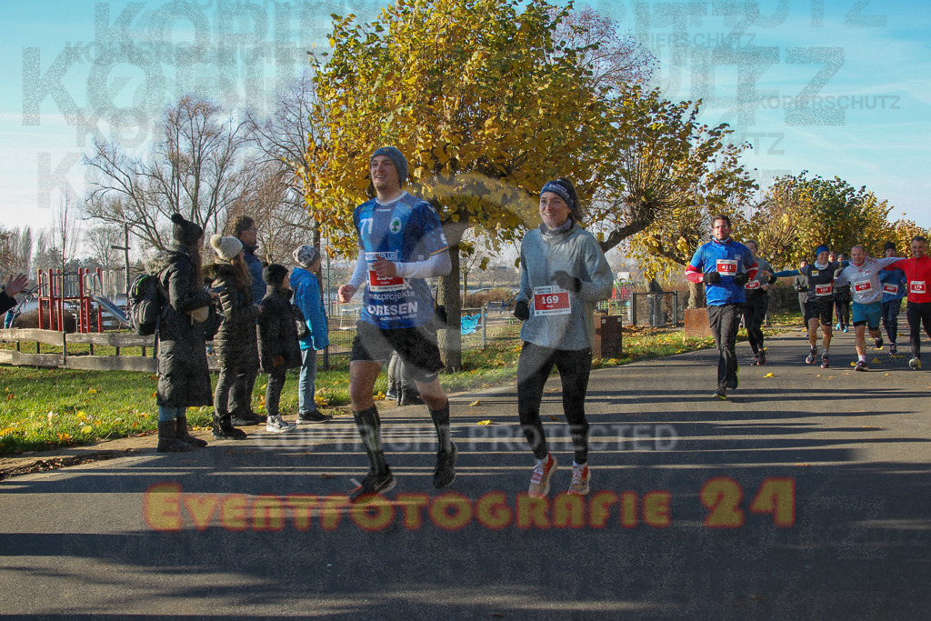 241201_1143_EV4_1543 | Sportfotografie im Rhein-Sieg Kreis, Köln, Bonn, NRW, Rheinland Pfalz, Hessen, etc. Unser Tätigkeitsfeld umfasst den Laufsport vom Volkslauf über den Marathon, Duathlon, Triathon bis zum Ultralauf wie Kölnpfad Ultra oder Schindertrail.