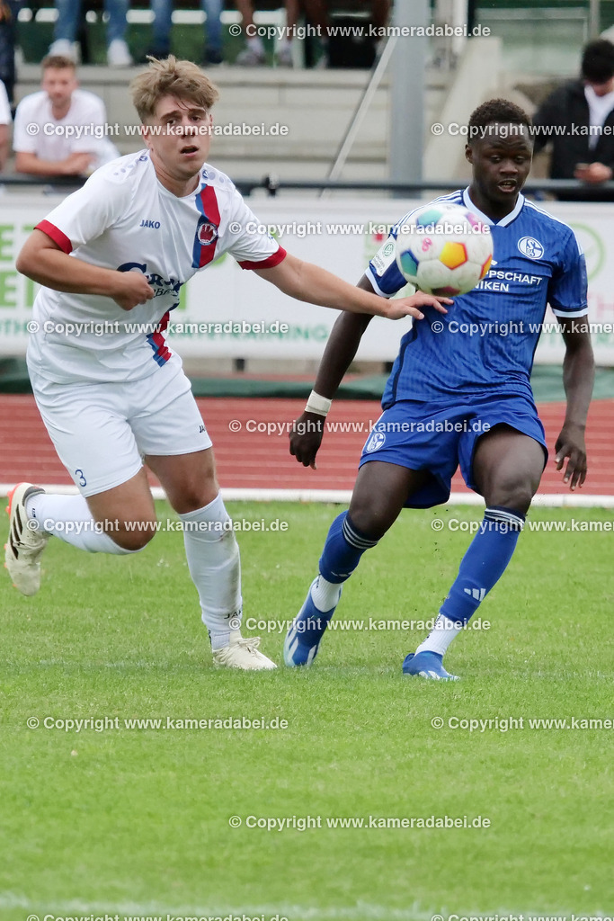 Fußball : Testspiel : SuS 09 Dinslaken - Schalke 04 U 19 am 25.07.2024 | Foto : Jochen Emde / www.kameradabei.de - Realisiert mit Pictrs.com