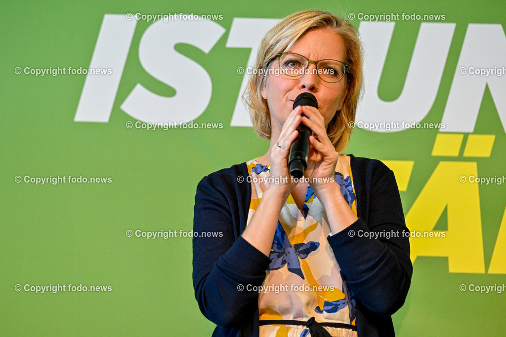 Landesversammlung der Gruenen Ooe 2023_ Zukunft ist unsere Staerke_ 21.10.2023-31 | 21.10.2023, Lentos Linz, AUT, Landesversammlung der Gruenen Ooe 2023, Zukunft ist unsere Staerke, im Bild BMin Leonore Gewessler (Die Gruenen, Klimaschutz, Umwelt, Energie, Mobilitaet, Innovation und Technologie)