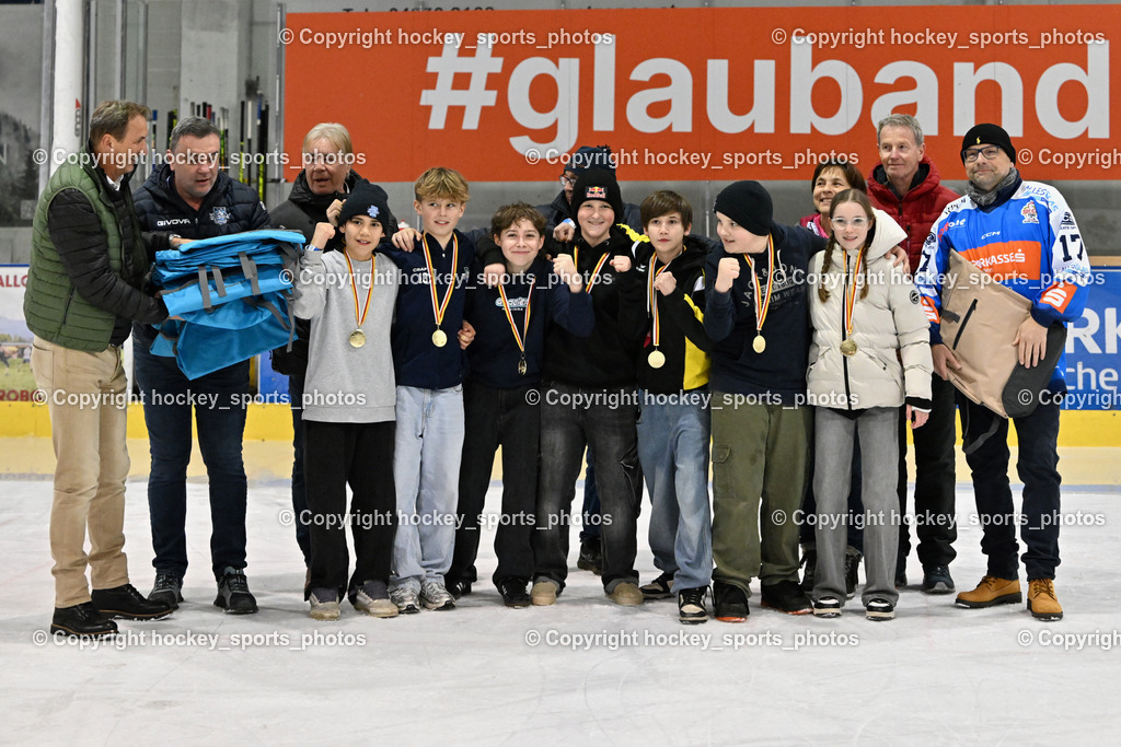 ESC SPARKASSE STEINDORF vs. EHC Althofen | ESC Steindorf Nachwuchs, Sektionsleiter ESC Steindorf Hans Tschernutter, Udo Bergner Vorstand Sparkasse Feldkirchen, Vorstandsdirektor Sparkasse Feldkirchen Gerhard Greimer, ESC SPARKASSE STEINDORF vs. EHC Althofen, ESC SPARKASSE STEINDORF vs. EHC Althofen am 06.03.2026 in Steindorf (Ossiachersee Halle), Austria, (Photo by Bernd Stefan)