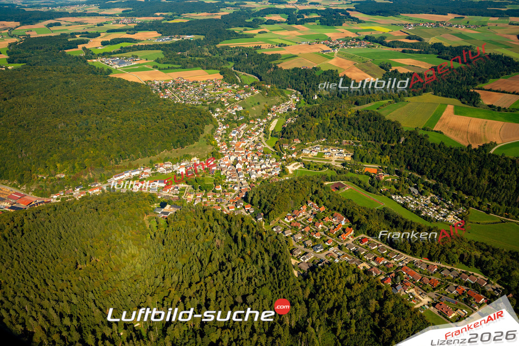 Das Luftbild zeigt :  Breitenbrunn - Die Luftaufnahme wurde 2023 vom UL-Flugzeug aus erstellt ( keine Drohne ) - Hochauflösende Luftaufnahme - Für grossformatige Ausdrucke geeignet. Die Geschenkidee !Mit Lizenz und Bildrechte bestellbar