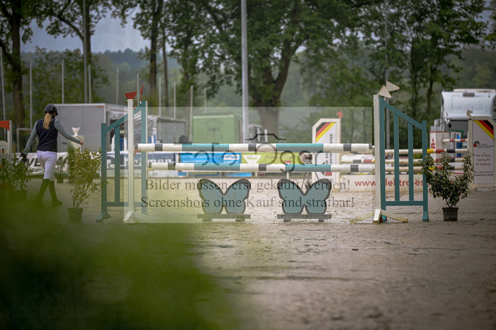 DOS_6921 | Entdecke hochwertige Reitturnierfotos von Foto Oger. Professionell, emotional und authentisch – jetzt Lieblingsmomente im Shop bestellen.Deutschlandweite Turnierfotografie. - Realisiert mit Pictrs.com