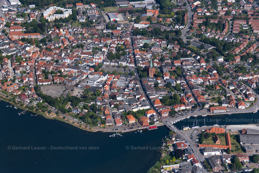 4038112 | NEUSTADT IN HOLSTEIN 07.08.2020 Stadtansicht der Altstadt am Meeres-Küstenbereich in Neustadt in Holstein im Bundesland Schleswig-Holstein, Deutschland. // City view of the old town at the seaside coastal area in Neustadt in Holstein in the state Schleswig-Holstein, Germany. Foto: Gerhard Launer