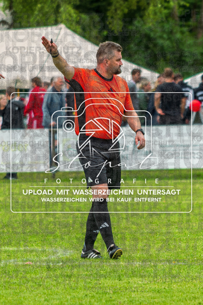 U17 Kreispokal Finale HK - SV Soltau vs. SG Fulde | Oliver Curth (Schiedsrichter); U17 Kreispokal Finale HK - SV Soltau vs. SG Fulde am 07.06.2026 in Sportplatz Alter Schulweg, Schülern - Realisiert mit Pictrs.com
