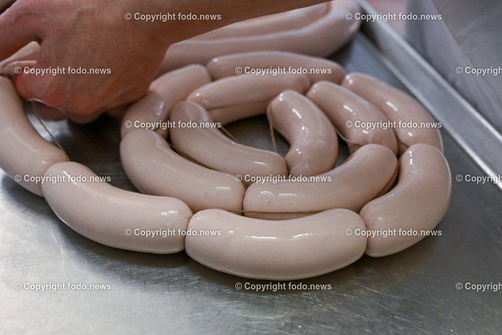 Fleischerei Fischelmaier_ Pabneukirchen_ 03.04.2024-21 | 03.04.2024, Pabneukirchen, AUT, Fleischerei Fischelmaier, im Bild Wurstproduktion