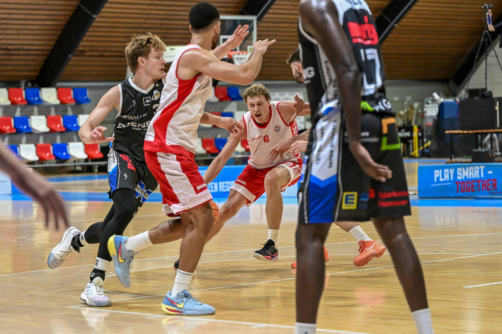 rsk_049 | Fotos von Basketballspielen aus dem Raum NRW fotografiert von Gero Mueller-Laschet und Daniel Schaefer - Realisiert mit Pictrs.com