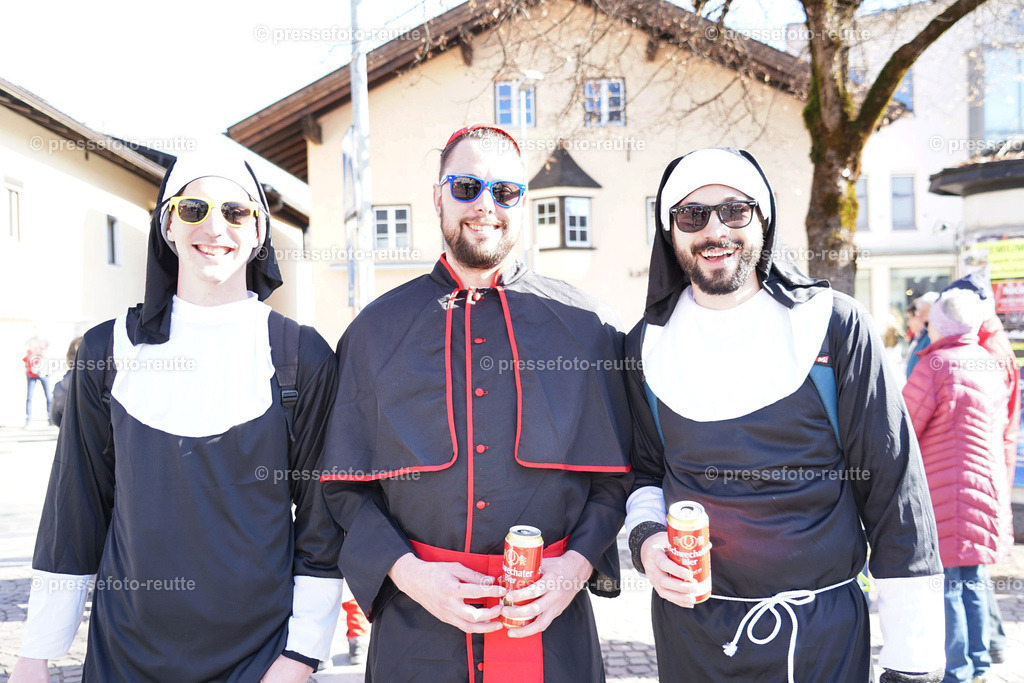 news-2023-Feb16-Unsinniger_Fasching_Reutte-sony-DSC02358 | Info aus dem Bezirk Reutte/Ausserfern Tirol sowie eine umfangreiche Bilddatenbank über die gesamte Region: Lechtal, Talkessel Reutte, Tannheimertal, Zwischentoren. Lech, Plansee, Zugspitze, Grenztunnel, B179, Fernpassstraße, Verkehr, Lawinen, Tradition, - Realisiert mit Pictrs.com