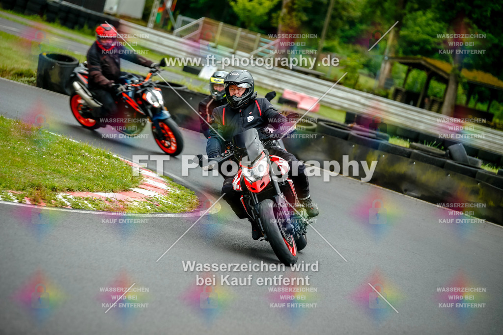 VBK-3865 | Hier findet Ihr Bilder von Touristenfahrten auf der Nürburgring Nordschleife oder von anderen Veranstaltungen die ich besucht habe. Viel Spass beim Durch Schauen 