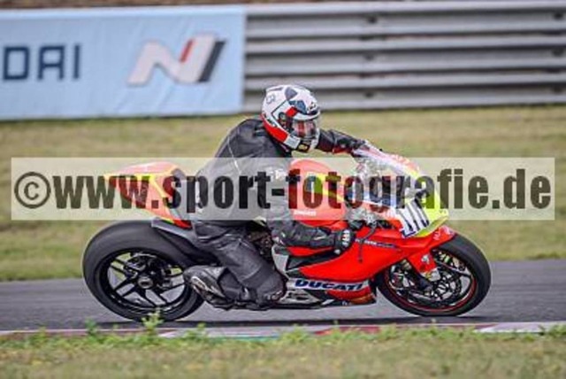 pube8989 | Professionelle Fotos von Sportveranstaltungen, aber auch Hochzeiten und anderen Events. - Realisiert mit Pictrs.com