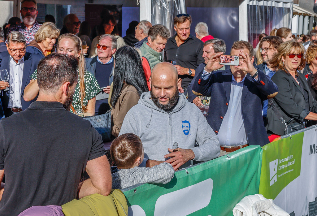 top-top.de 240913-102 | Foto, Video, Fotografie, Videografie, Fotobox, DJ, Discjockey, Musik, Musikbox, Veranstaltung, Photobooth, Amazon, Ebay, Buchtipp, Bestseller, Autor, Verlag, Buch, Wesel, Hamminkeln, NRW, Dinslaken, Rees, Drohne, Hochzeit, Party, Fotobox, Wesel, Fotograf