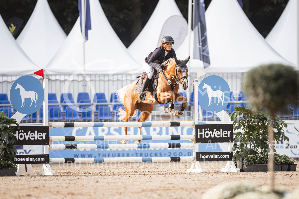 240906_BuCha_PonyA-5j-138 | Deine schönsten Turniermomente als professionelle Fotos! Entdecke hochwertige Pferdesport-Fotografie im Online-Shop. Jetzt Fotos finden & bestellen!