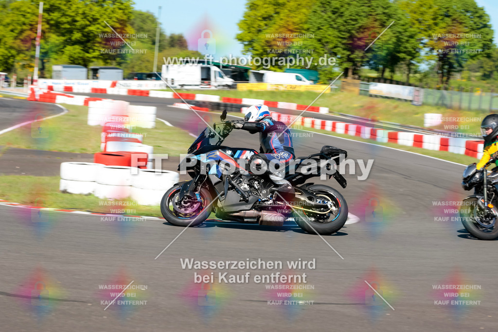 Moto-TeamOBK-21471 | Hier findet Ihr Bilder von Touristenfahrten auf der Nürburgring Nordschleife oder von anderen Veranstaltungen die ich besucht habe. Viel Spass beim Durch Schauen 