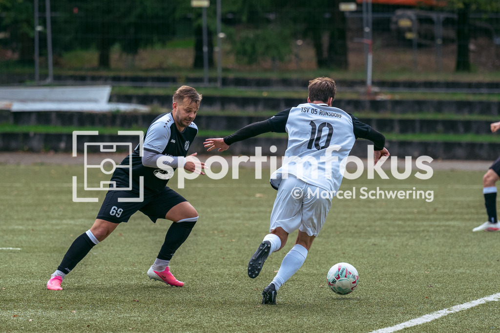TSV 05 Ronsdorf – SSV Bergisch Born II | Yannik Hünninghaus (10, TSV 05 Ronsdorf) im Dribbling. Bezirksliga Niederrhein, Gruppe 2: TSV 05 Ronsdorf gegen SSV Bergisch Born II, Wuppertal, 11.10.2026. Endstand: 3:1. sportimfokus / Marcel Schwering - Realisiert mit Pictrs.com