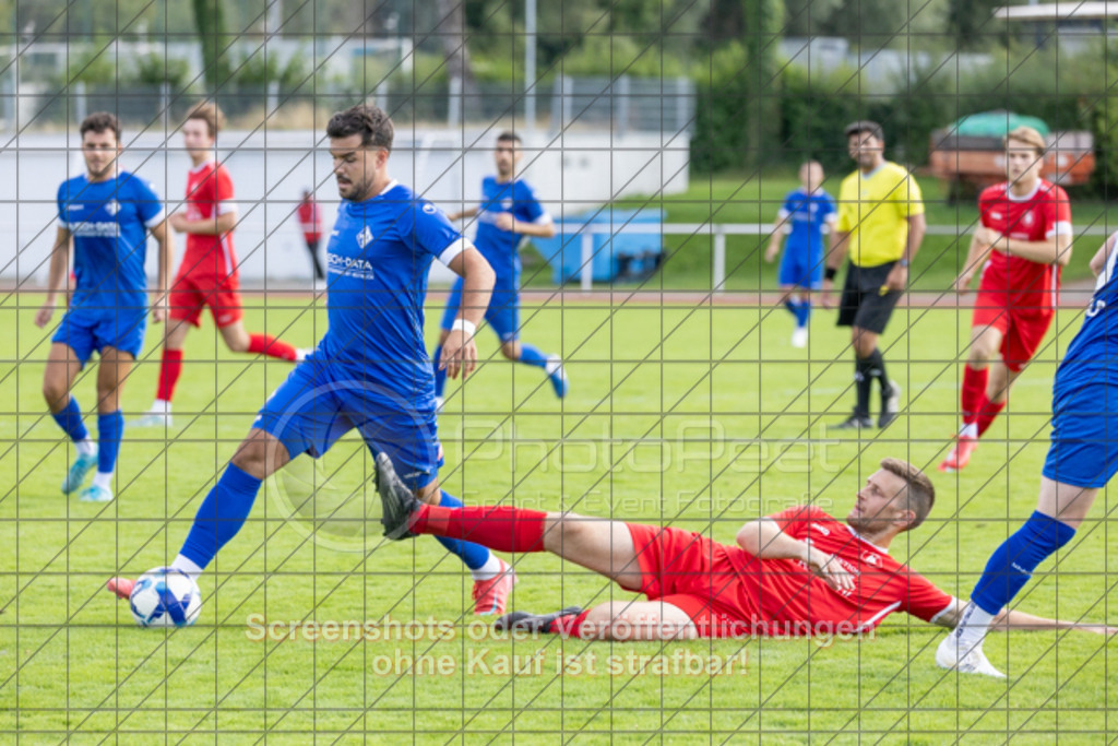 20250824_161318_0183 | #,1.FC Eislingen (blau) vs. MTV Stuttgart (rot), Fussball, Landesliga 2 - wfv, 02. Spieltag, Saison 2025/2026, Rasenplatz, Eichbachstation, Haldenstraße, 73054 Eislingen, 24.08.2025 - 15:00 Uhr,Foto: PhotoPeet-Sportfotografie/Peter Harich