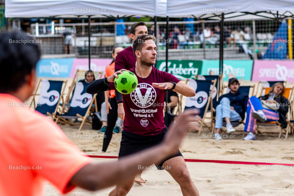 2025-200085132-Strandvölkerball-WM |  24.08.2025; Berlin Foto: Gerold Rebsch - www.beachpics.de