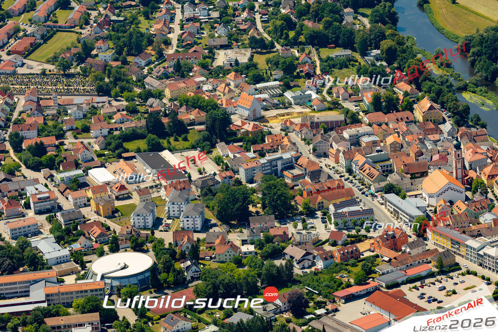 Das Luftbild der Stadt Roding wurde 2022 vom Flugzeug heraus erstellt (keine Drohnen-Aufnahmen) Aufnahmehöhe ca.450 Meter- hohe Bildauflösung und Druck-Qualität. Garantiert!
