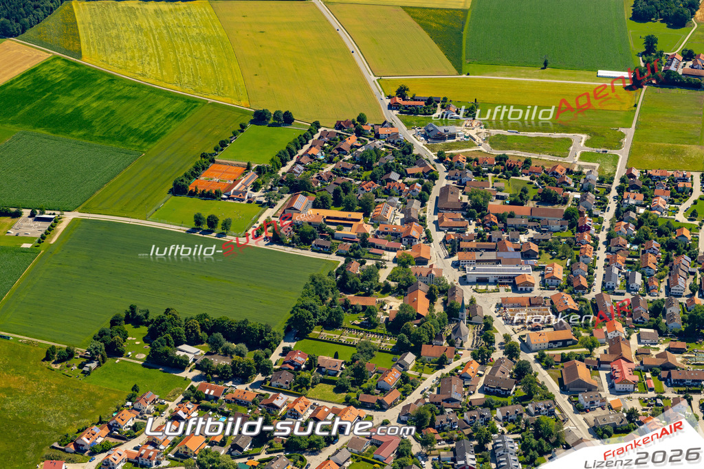 Aktuelles Luftbild von  Brunnthal - Die Luftaufnahme wurde 2022 mittels UL-Flugzeug erstellt ( keine Drohne ) - hochauflösende Kamera-Systeme von  Canon -Beste Qualität - Für grossformatige Ausdrucke geeignet. Die Geschenkidee !