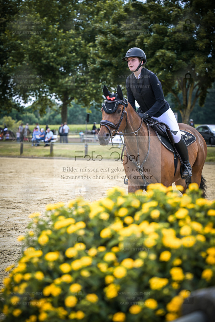 DOS_3202 | Entdecke hochwertige Reitturnierfotos von Foto Oger. Professionell, emotional und authentisch – jetzt Lieblingsmomente im Shop bestellen. - Realisiert mit Pictrs.com