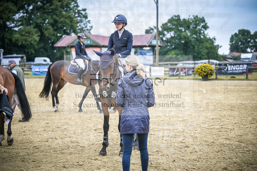 DOS_4206 | Entdecke hochwertige Reitturnierfotos von Foto Oger. Professionell, emotional und authentisch – jetzt Lieblingsmomente im Shop bestellen.Deutschlandweite Turnierfotografie. - Realisiert mit Pictrs.com