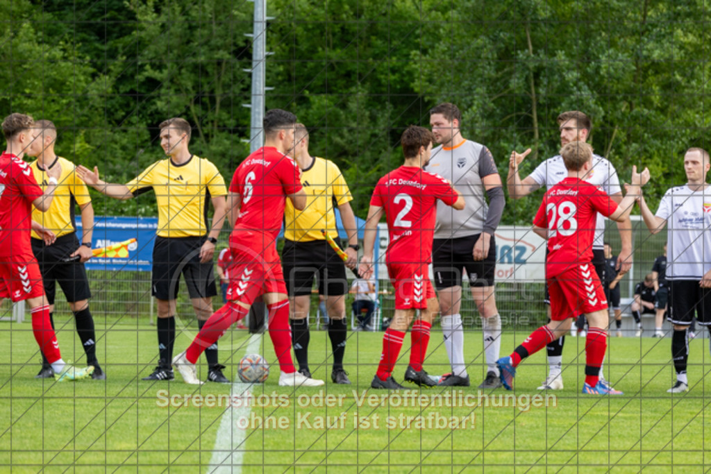 20250616_182822_0090 | #,  TV Eybach (weiß) vs. 1.FC Donzdorf II (rot), Fussball, Entscheidungsspiel 3 in Kreisliga A3 - Bezirk Neckar/Fils, Saison 2024/2025, Rasensportplatz, Staufenecker Str. 41, 73084 Salach, 16.06.2025 - 18:30 Uhr,Foto: PhotoPeet-Sportfotografie/Peter Harich