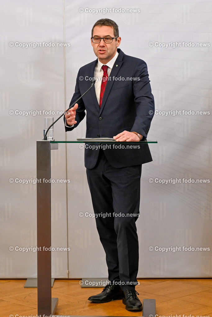Pressekonfernz Land Ooe_ Einigung zur Westspange Steyr_ 26.01.2024-25 | 26.01.2024, Linz, AUT, Pressekonferenz Land Ooe, Einigung zur Westspange Steyr - Praesentation der verkehrlichen Wirkungsanalyse im Bild Markus Vogl (SP, Bgm. der Stadt Steyr)