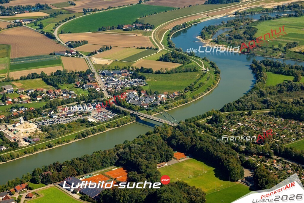 Das Luftbild zeigt : Hornstorf Agnes-Bernauer-Brücke Straubing - Die Luftaufnahme wurde 2023 vom UL-Flugzeug aus erstellt ( keine Drohne ) - Hochauflösende Luftaufnahme - Für grossformatige Ausdrucke geeignet. Die Geschenkidee !Mit Lizenz und Bildrechte bestellbar