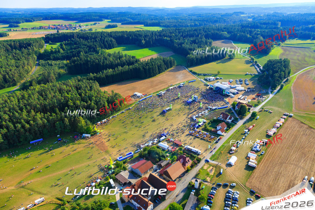 Die Luftaufnahme der Stadt Hollfeld wurde vom UL-Flugzeug heraus erstellt ( keine Drohne )- hohe Auflösung für beste Qualität