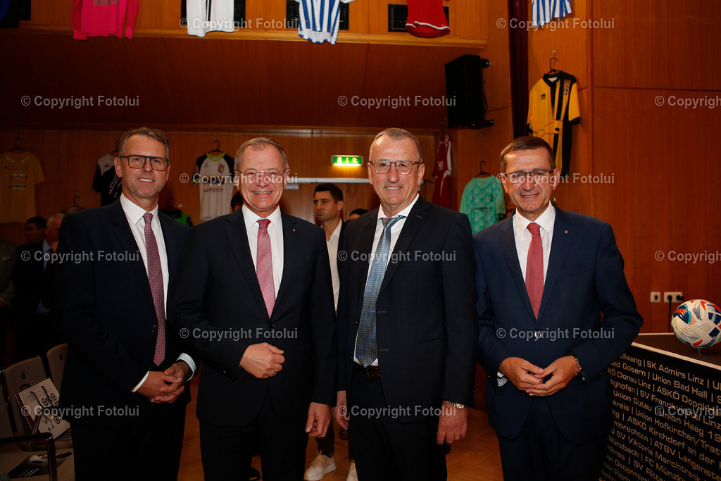 A_LUI_270925_01 | SPORT,FUSSBALL,OOEFV JAHRESHAUPTVERSAMLUNG 2025 WELS 27.09.2025 IM BILD :V.L.DER NEUE PRAESIDENT STEFAN SANDBERGER,LH.STELZER,DER EHEMALIGE PRÄSIDENT GOESTCHHOFER UND LANDESRAT ACHLEITNER FOTO.FOTLUI/OOEFV
