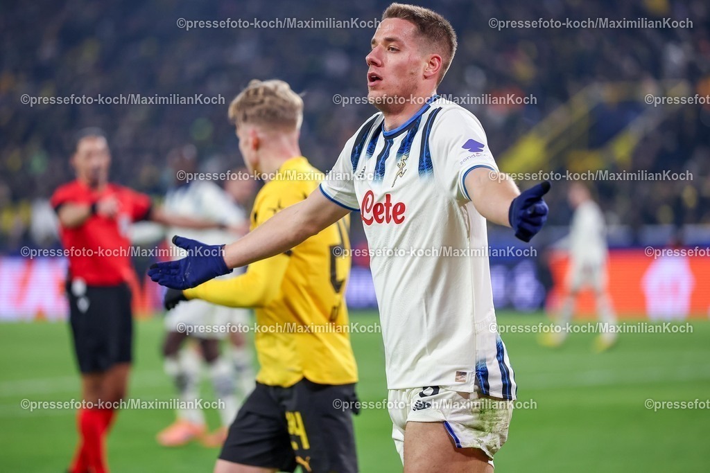 UCL17022601079 | 17.02.2026, Fußball, UEFA Champions League, Borussia Dortmund - Atalanta Bergamo, BVB Stadion, Play-Offs Hinspiel, Saison 2025 2026: Mario Pasalic&nbsp;(Atalanta Bergamo #08) enttäuscht Enttäuschung gestikulierend auf dem Spielfeld   Regulations prohibit any use of photographs as image sequences and or quasi-video.