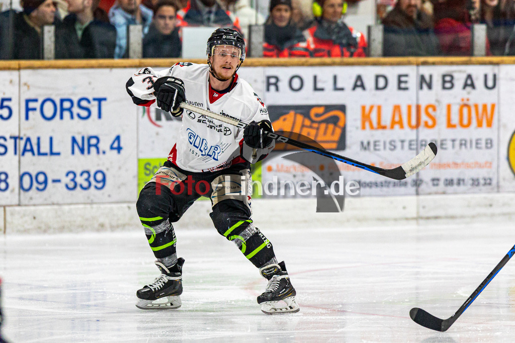 Spiel 3 Finale TSV Peißenberg Miners vs EHC Königsbrunn | Eishockey Bayernliga Playoffs 2023/2024, Spiel 3 Finale TSV Peißenberg Miners vs EHC Königsbrunn, 20240328,
Peter BRÜCKNER (EHC 33) in Aktion,
2024-03-28 in Peißenberg (Eisstadion)
33 Peter BRÜCKNER (EHC 33)
Copyright: WolfgangxLindner foto-lindner.de