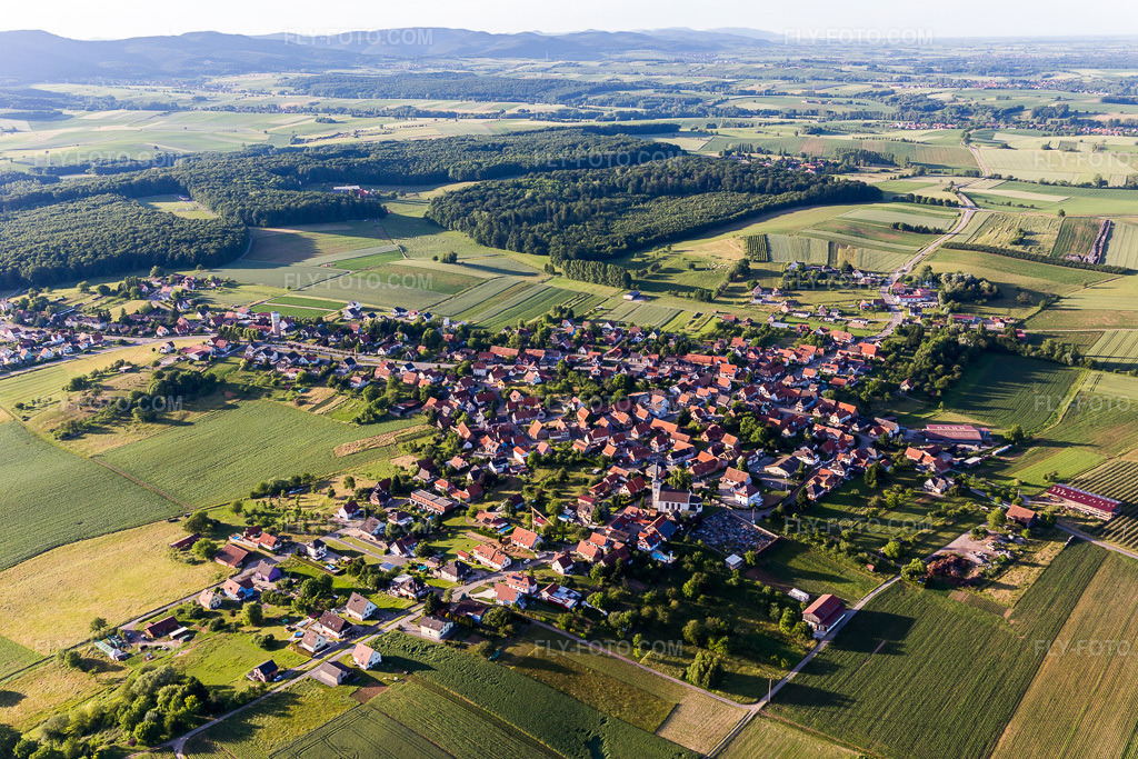 Aerial view: Schoenenbourg in Schœnenbourg in the state Bas-Rhin, France.Photo: IMG_100832.jpg taken on 06/08/2017 by Werner Riehm/FLY-FOTO.comResolution of the original: 5472 x 3648 px