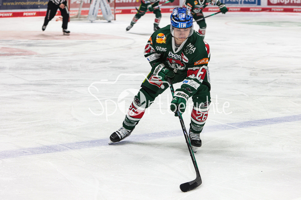 Augsburger Panther - ERC Ingolstadt | Samuel SORAMIES (AEV #26) am Puck