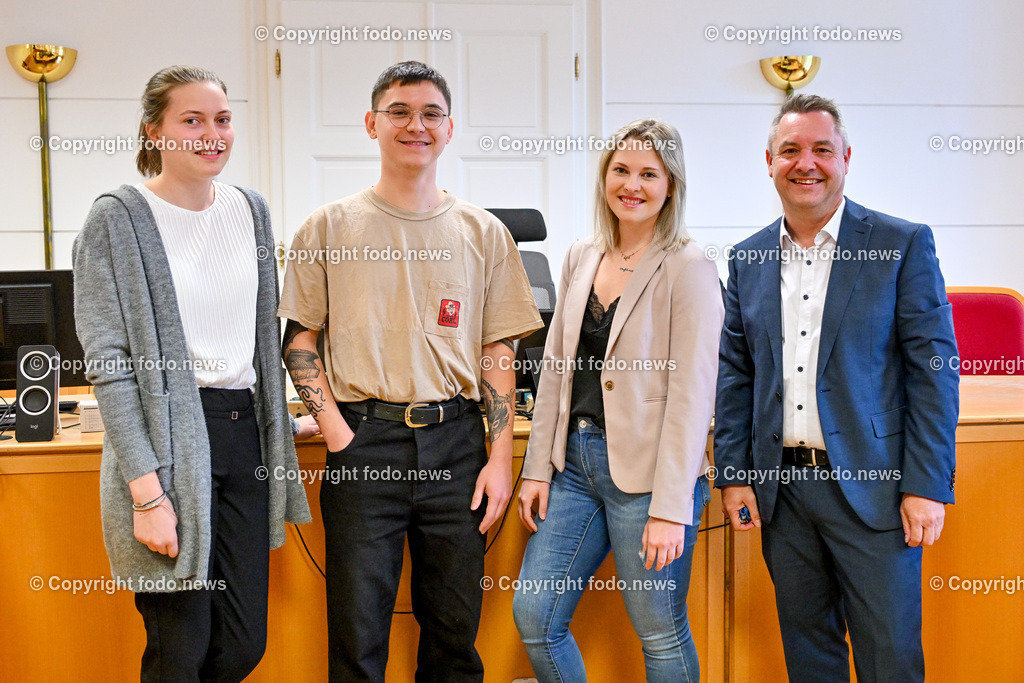Landesgericht Linz_ Lehrlinge_ 24.04.2024-7 | 24.04.2024, Landesgericht Linz, AUT, 
Lehrlinge, im Bild Paula Kreindl, Luca Herain, Carina Lugstein, Walter Eichinger
