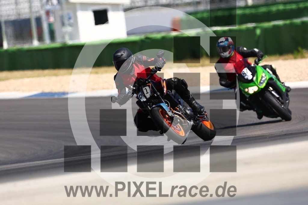 0061-20250704_01323 | Schöne Erinnerungen an spannende Momente - das festzuhalten ist unser Job. PIXELrace.de ist seit 2003 auf den Rennstrecken Europas unterwegs um die Action draußen beim Fahren und die wunderbare Stimmung imm Fahrerlager für euch einzufangen.