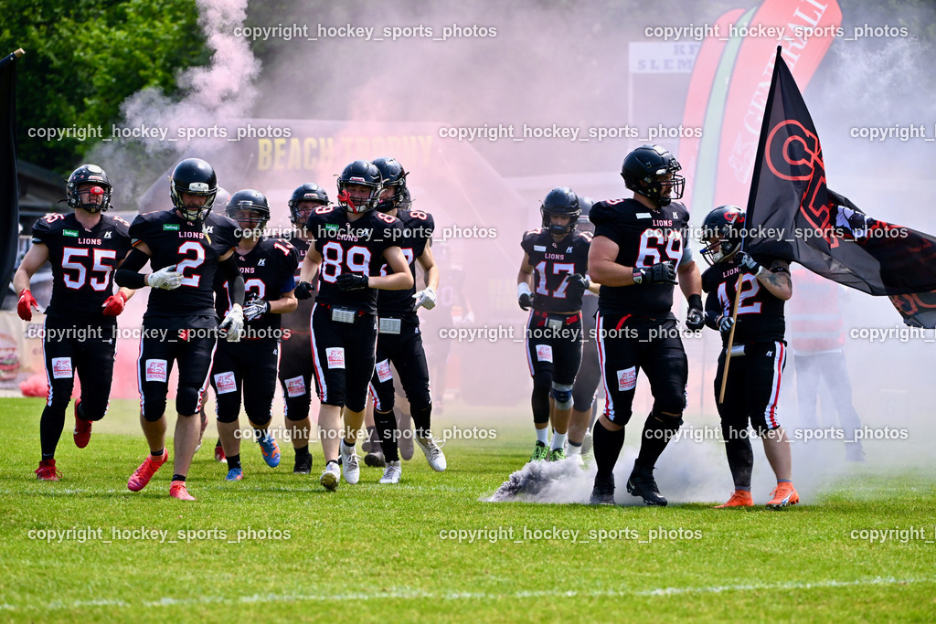 Carinthian Lions vs. Cineplexx Blue Devils | Einlauf Carinthians Lions Mannschaft, Carinthian Lions vs. Cineplexx Blue Devils, Carinthian Lions vs. Cineplexx Blue Devils am 09.06.2025 in Klagenfurt (ASV Sportplatz), Austria, (Photo by Bernd Stefan)
