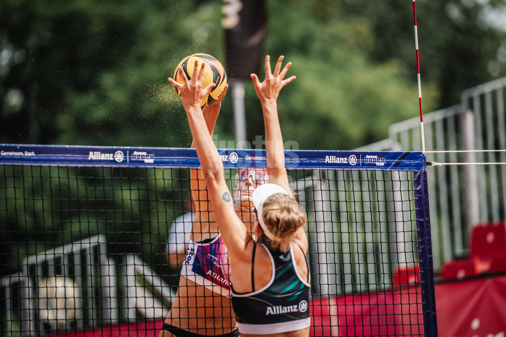 Beachvolleyball | Frauen | Allianz German Beach Tour 2025 | Tourstop München | 04.07.2025 | Mareet Maidhof beim Angriff