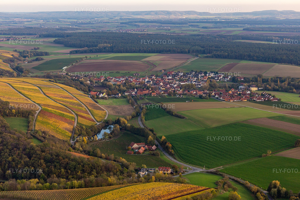 Luftbild: Weinberge Obervolkach im Ortsteil Obervolkach in Volkach im Bundesland Bayern in Deutschland. Foto: IMG_119680.jpg vom 26.10.2019 durch Werner Riehm/FLY-FOTO.de
