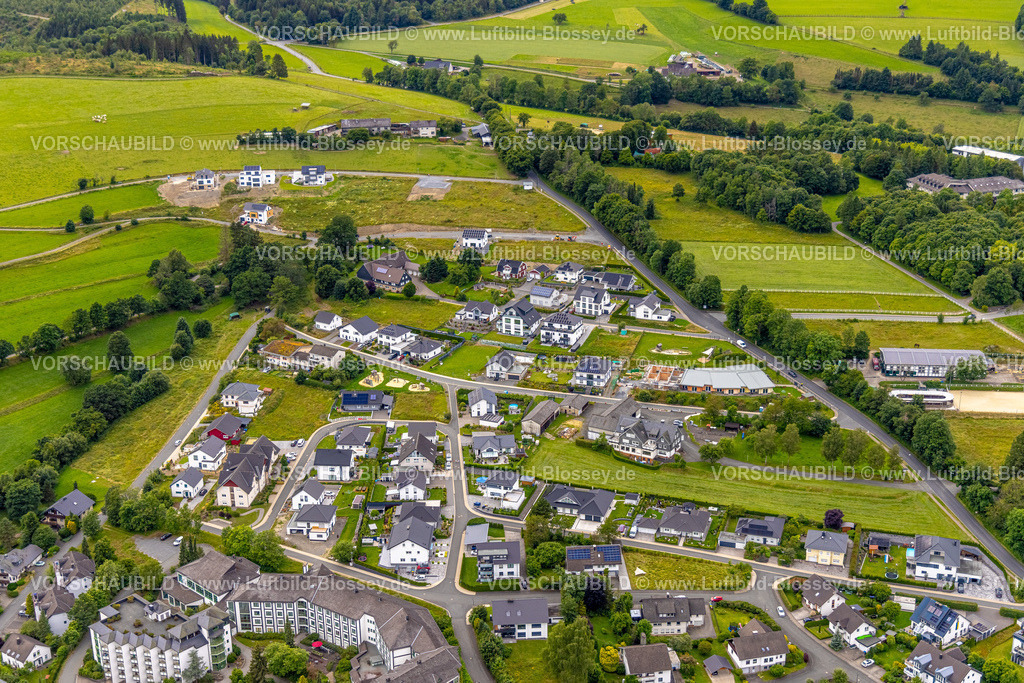 BadBerleburg240710075 | Luftbild, Neubau Wohngebiet Am Sengelsberg, unten das Haus am Sähling - evangelisches Johanneswerk Pflegeheim, Bad Berleburg, Wittgensteiner Land, Nordrhein-Westfalen, Deutschland