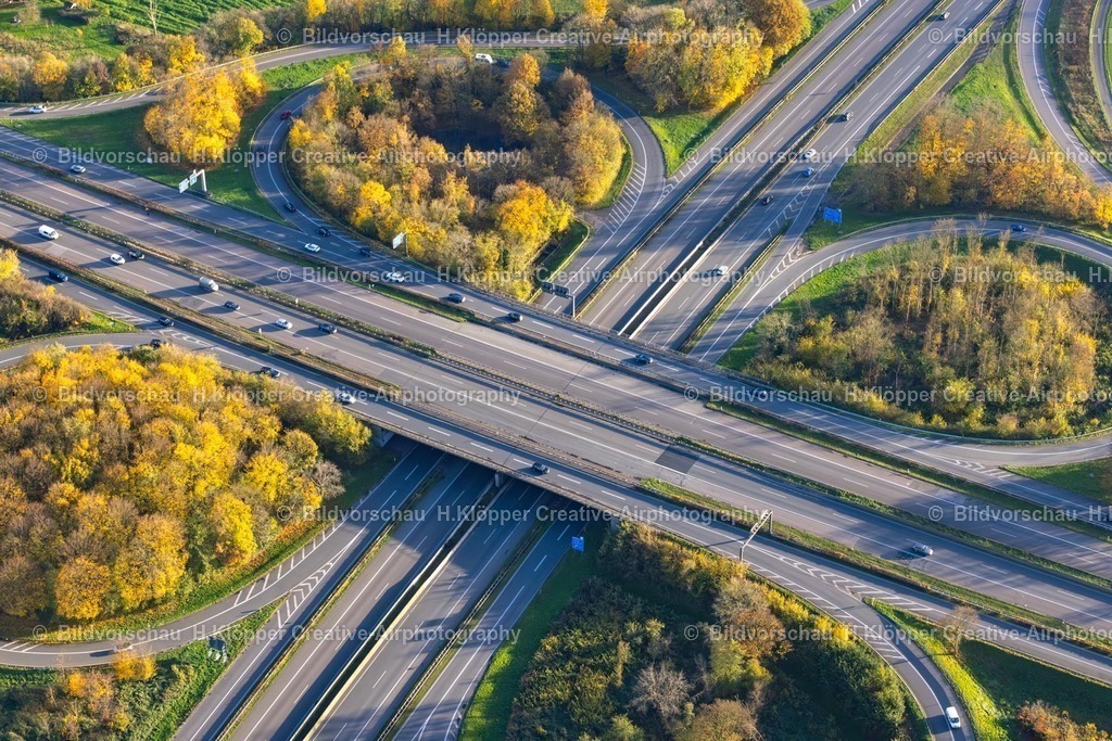 Luftbild Moers-5767 | LuftbildfotografieHerbstluftbild Autobahnkreuz der BAB A40 und BAB A57 am " Kreuz Moers " in Bettenkamp im Bundesland Nordrhein-Westfalen, Deutschland - Realisiert mit Pictrs.com