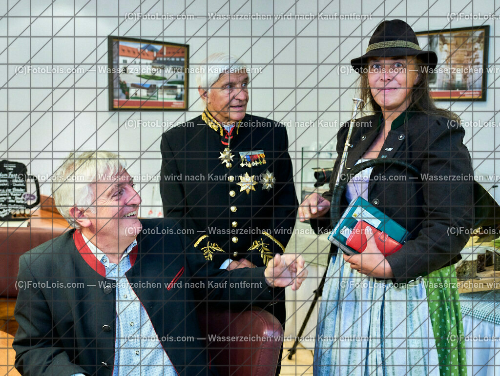 ALP3929_Jeanne de Ferrette_Jagdhornblaeser-Obfrau Wurm Rosemarie | (C)FotoLois.com, Alois Spandl, 700stes Hochzeitsjubiläum - Albrecht II. mit Johanna von Pfirt in Thann (FR) im März 2024. Empfang des Organistionskommitees aus der Region Ferrette (Pfirt)/Thann aus dem Elsass mit Empfang durch die Stadtgemeinde und Bezirkshauptmannschaft Scheibbs im Schloss Scheibbs und anschließender Kranzniederlegung in der Kartausenkirche über der Krypta des Gründerehepaares durch Mitglieder des Templer Ordens im Beisein von Mitgliedern der Goldhaubengruppen, Fr 22. September 2023.
