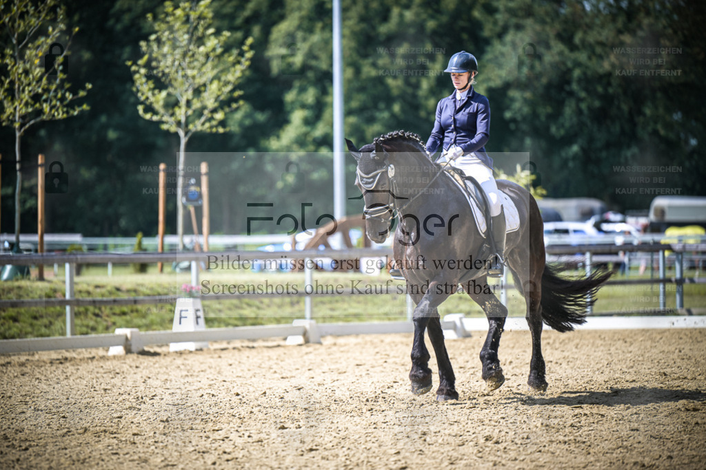 DOS_3042 | Entdecke hochwertige Reitturnierfotos von Foto Oger. Professionell, emotional und authentisch – jetzt Lieblingsmomente im Shop bestellen. - Realisiert mit Pictrs.com