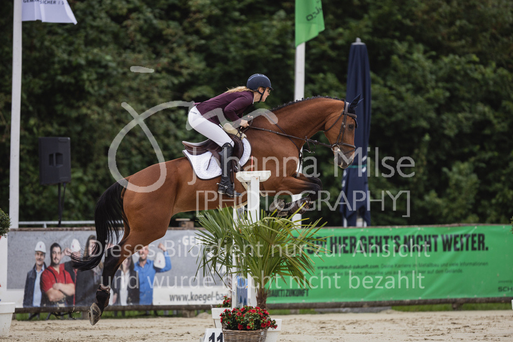 230730_BHO_M2-Spr_1-423 | Deine schönsten Turniermomente als professionelle Fotos! Entdecke hochwertige Pferdesport-Fotografie im Online-Shop. Jetzt Fotos finden & bestellen!