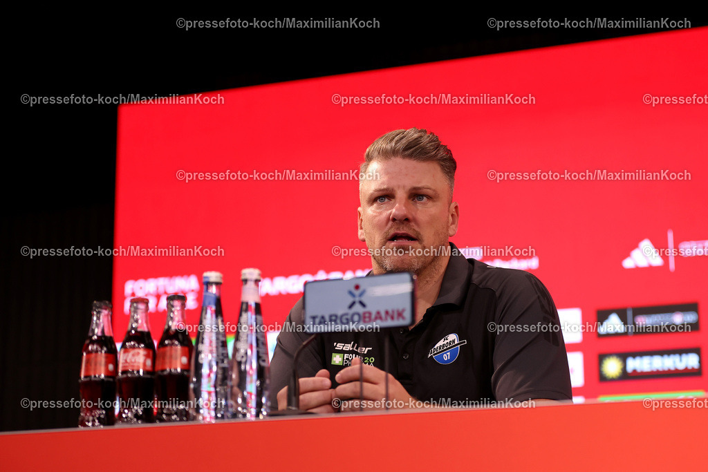 Due09112401079 | 09.11.2024, Fußball, Fortuna Düsseldorf - SC Paderborn 07, 2. Bundesliga, Merkur Spiel-Arena, Saison 2024 2025: Pressekonferenz mit den Trainern nach dem Spiel. Trainer Lukas Kwasniok (Cheftrainer Paderborn)DFB regulations prohibit any use of photographs as image sequences and or quasi-video.