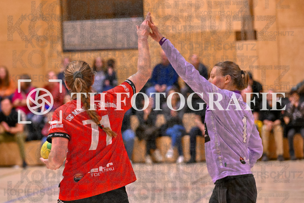 GER, SG Maulburg/Steinen - TuS Helmlingen, Handball, Suedbadenliga, 14. Spieltag, Saison 2023/2024, 17.02.2024 | Sabrina Gruber (SG Maulburg/Steinen, #71), Antje Matschenz (SG Maulburg/Steinen, #01)

GER, SG Maulburg/Steinen - TuS Helmlingen, Handball, Suedbadenliga, 14. Spieltag, Saison 2023/2024, 17.02.2024

Foto: TH Fotografie/Thomas Hess
